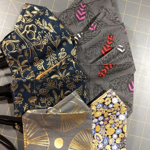 Specialty cotton print face masks - Picture 3 of 10